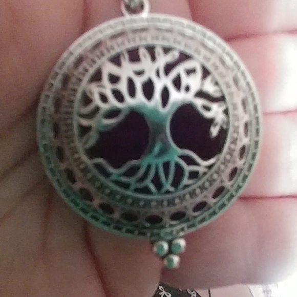 Tree of life diffuser aromatherapy necklace - Picture 3 of 5